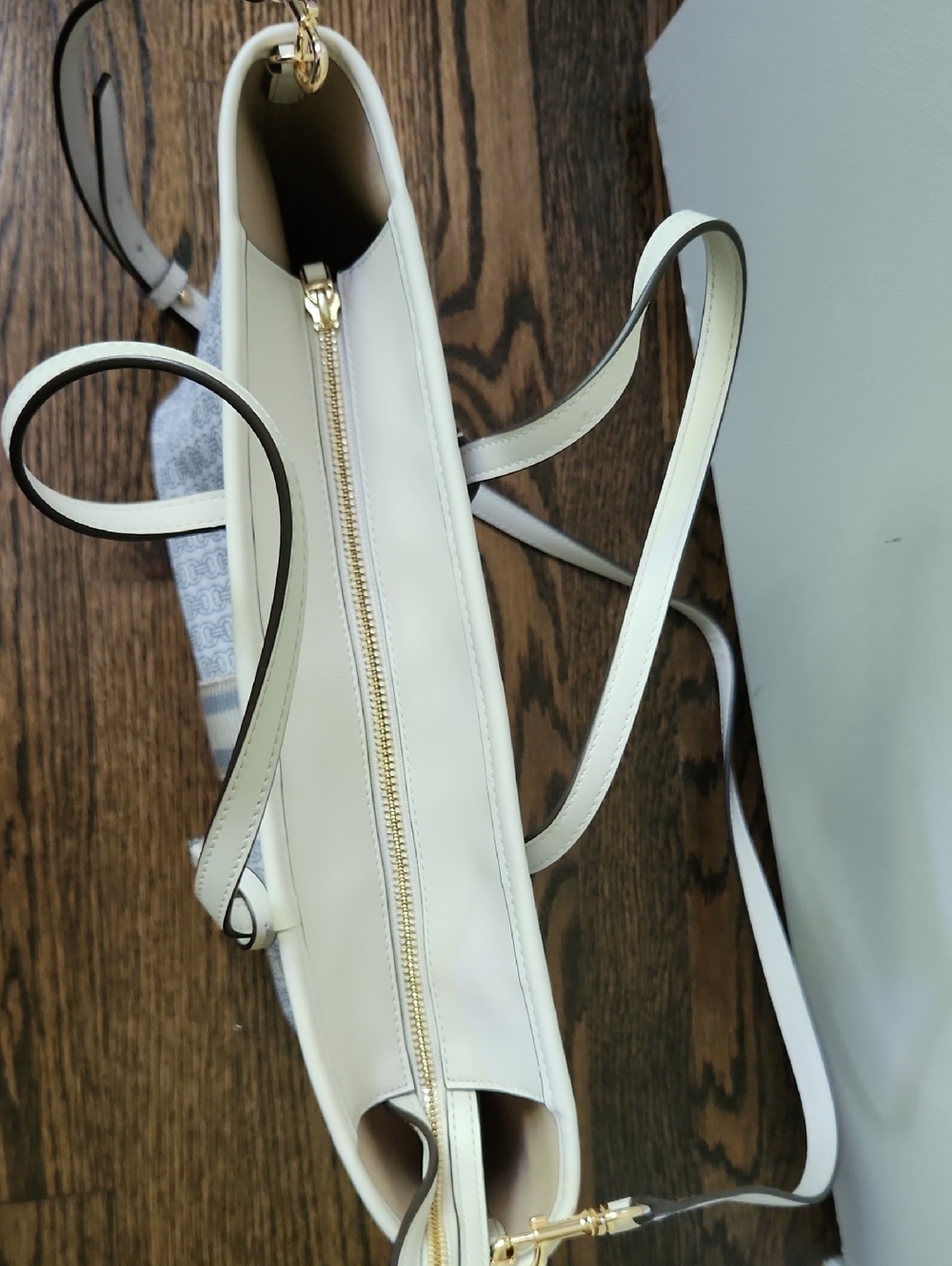 Tory Burch Light Blue, Cream and Taupe Logo Tote/Purse and Complimenting Wallet - Picture 10 of 16